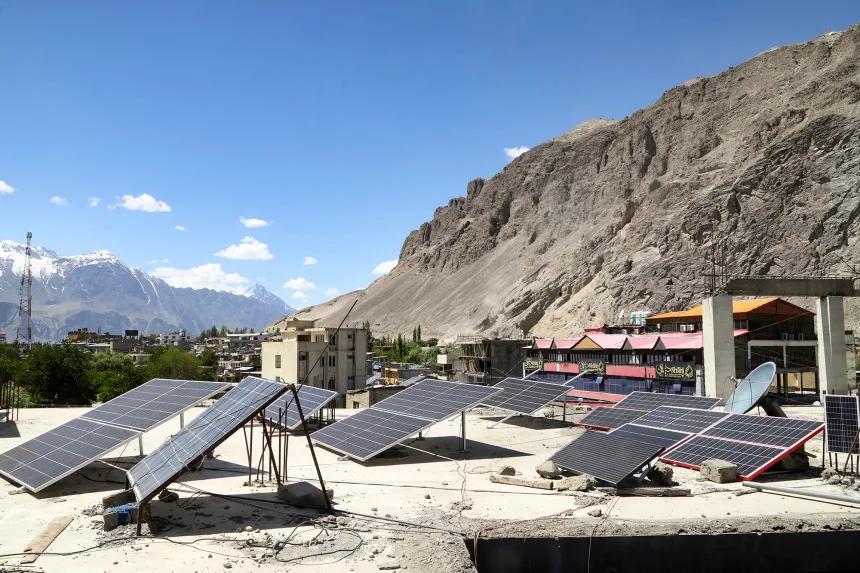 Phía sau 'cuộc cách mạng' pin năng lượng mặt trời trên mái nhà ở Pakistan