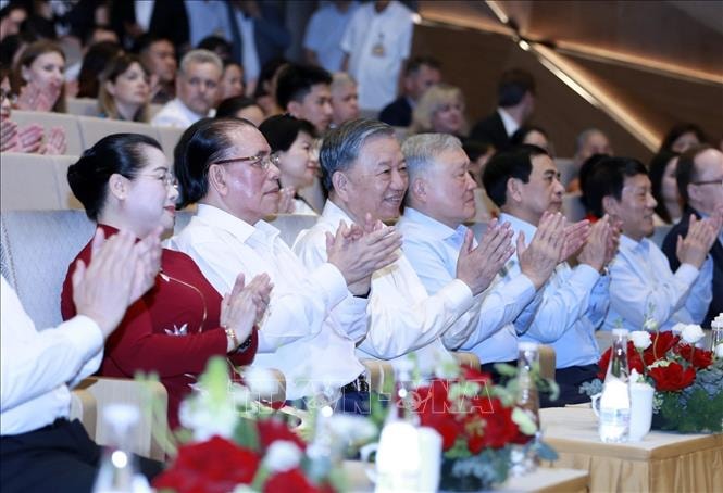 Tổng Bí thư Tô Lâm dự chương trình nghệ thuật kỷ niệm 80 năm Chiến thắng phát xít