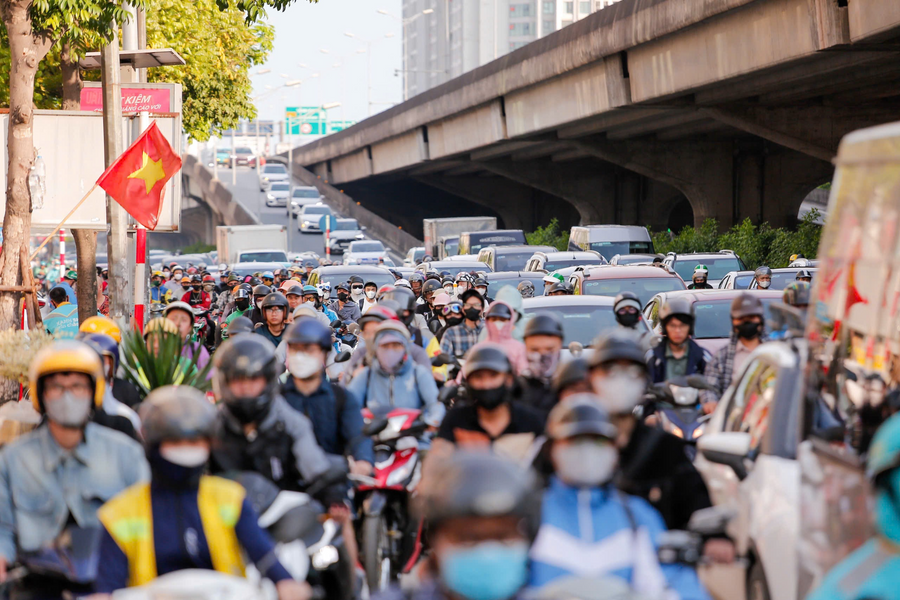 Hà Nội đặt mục tiêu chuyển toàn bộ phương tiện sang năng lượng xanh