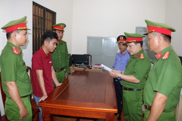 Bắt tạm giam giám đốc doanh nghiệp 'liên thủ' cùng bố đẻ lừa đảo 10 tỷ đồng