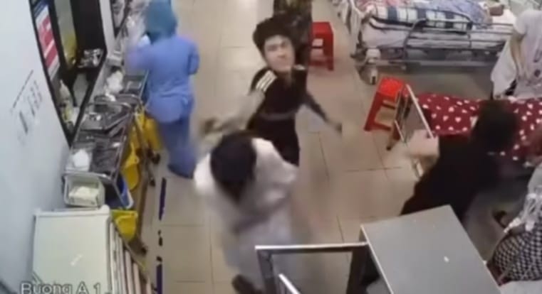 Nhân viên y tế bệnh viện Nam Định bị hành hung được chẩn đoán chấn thương mặt