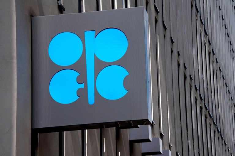 Ả Rập Saudi lại giáng đòn mạnh vào kinh tế Nga