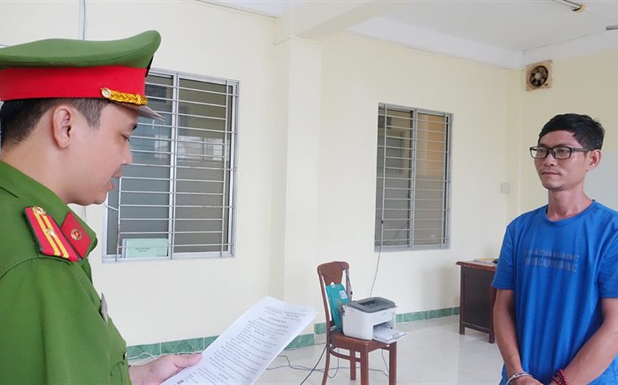 Khởi tố nhân viên giao hàng nhanh tạo hiện trường giả để chiếm đoạt tiền của công ty