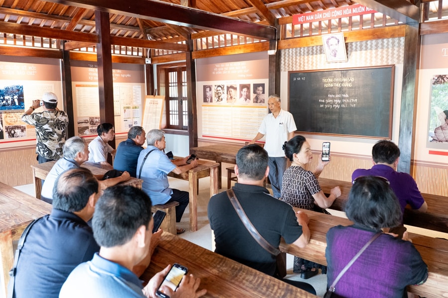 Hội Nhà báo tỉnh Yên Bái tổ chức về nguồn tại Thái Nguyên