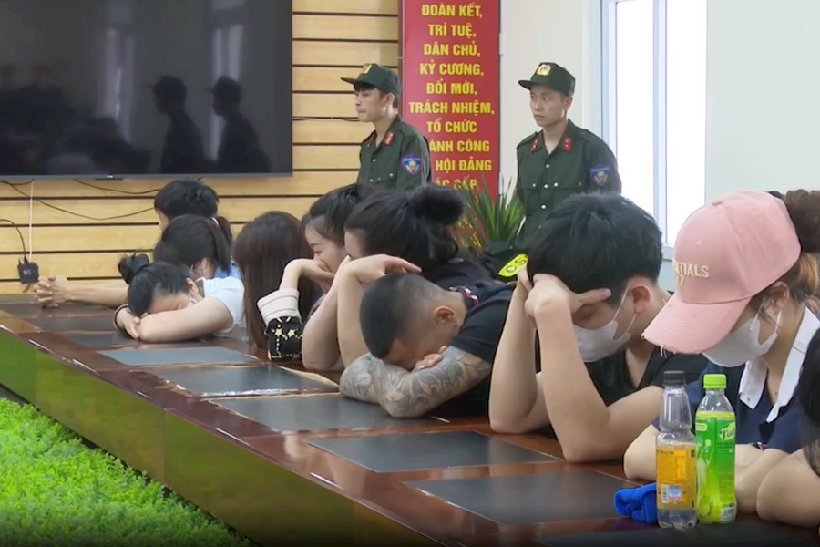 Khởi tố 30 đối tượng lừa đảo hàng trăm tỷ đồng qua trò đỏ đen "cắt đá tìm ngọc"