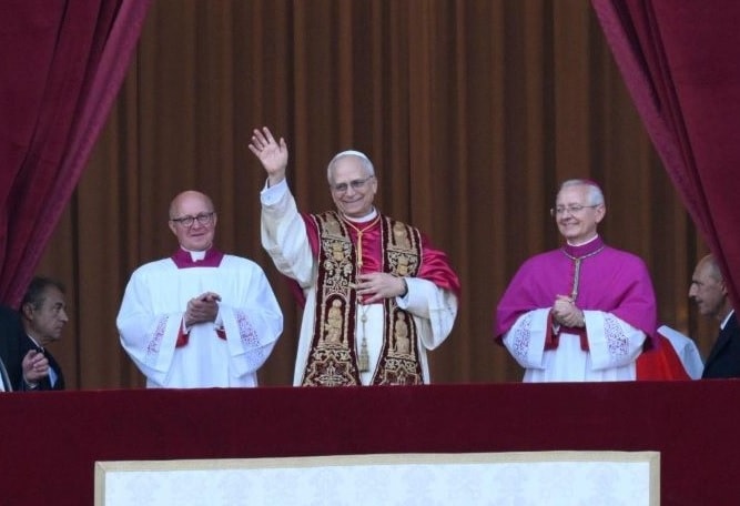 Tân Giáo hoàng Leo xuất hiện trước công chúng và kêu gọi hòa bình