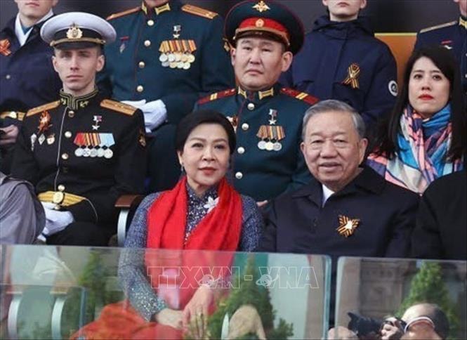 Tổng Bí thư Tô Lâm và Phu nhân dự Lễ duyệt binh kỷ niệm 80 năm Ngày Chiến thắng trong Chiến tranh Vệ quốc vĩ đại tại Moskva
