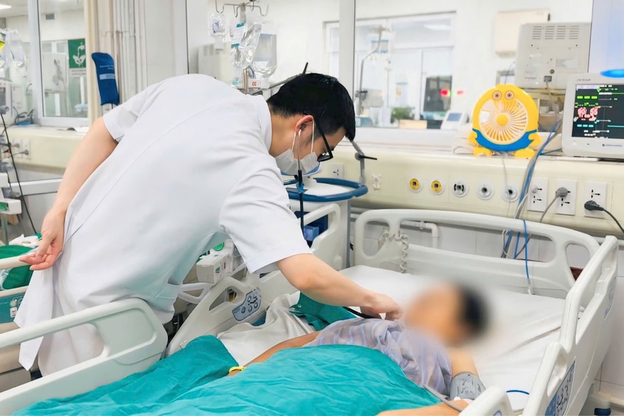 Tiêm khớp tại phòng khám tư, bệnh nhân nữ bị sốc nhiễm khuẩn nặng