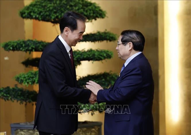 Thủ tướng Phạm Minh Chính tiếp Đại sứ Trung Quốc Hà Vĩ