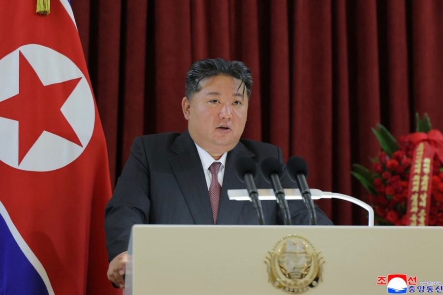 Chiến hạm Triều Tiên hỏng nặng khi hạ thủy, ông Kim Jong Un nổi giận