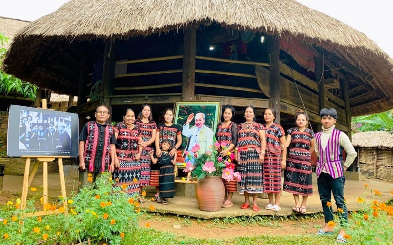 Lễ cúng thần rừng được tái hiện tại Làng Văn hóa