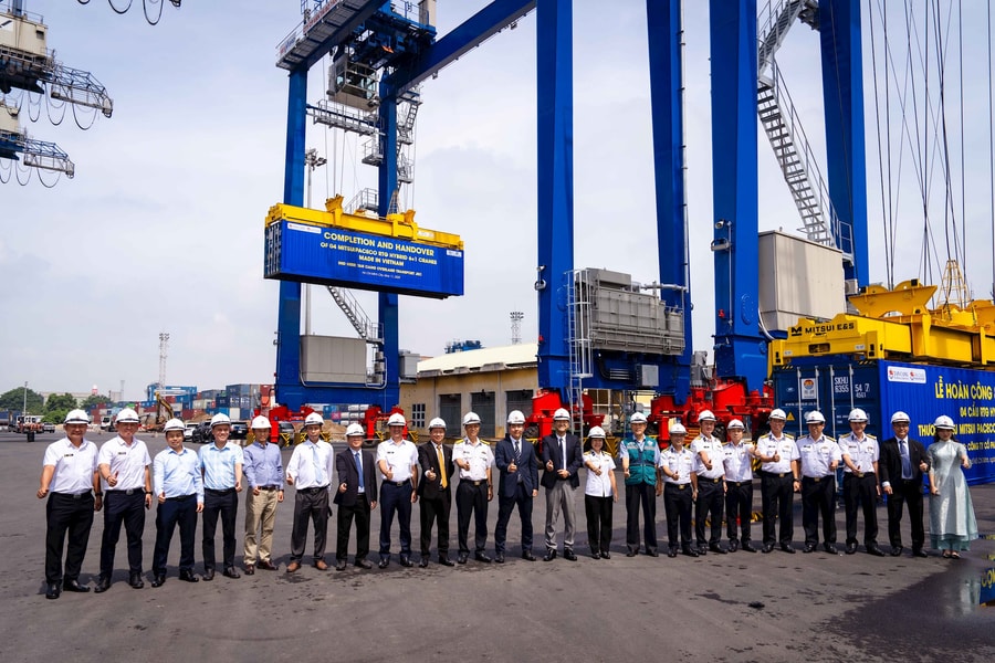 Bàn giao 4 cẩu RTG Hybrid: Thêm bước tiến xanh hóa cảng biển Việt Nam
