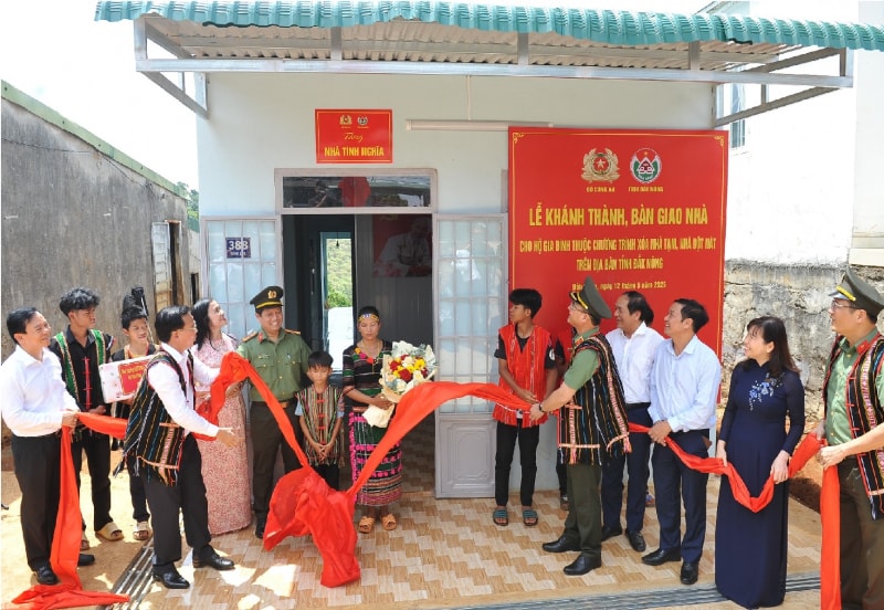 Bộ Công an phối hợp với tỉnh Đắk Nông xóa nhà tạm, nhà dột nát