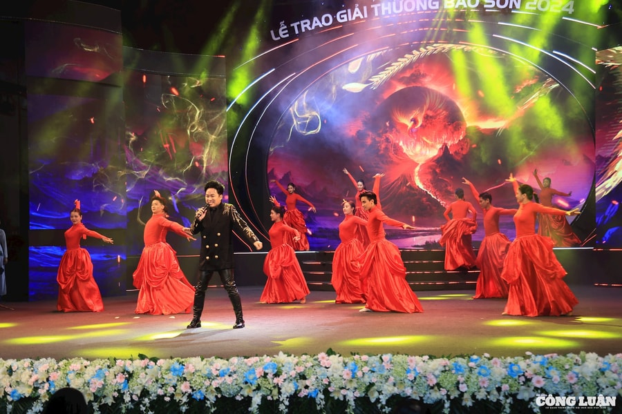 Tùng Dương trở thành nghệ sĩ Việt Nam đầu tiên được vinh danh tại Giải thưởng Âm nhạc Nhật Bản 2025