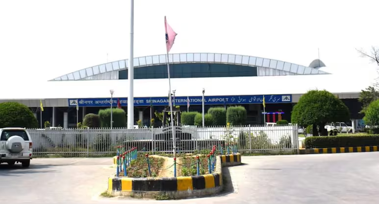 Ấn Độ mở lại 32 sân bay sau khi căng thẳng biên giới với Pakistan hạ nhiệt