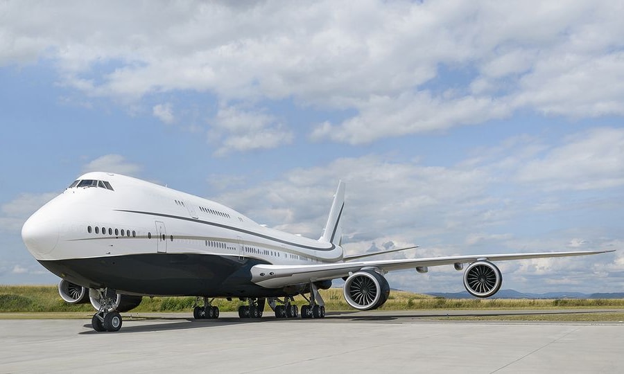 Chiêm ngưỡng 'Cung điện trên bầu trời' mà ông Trump có thể thay cho Không lực Một