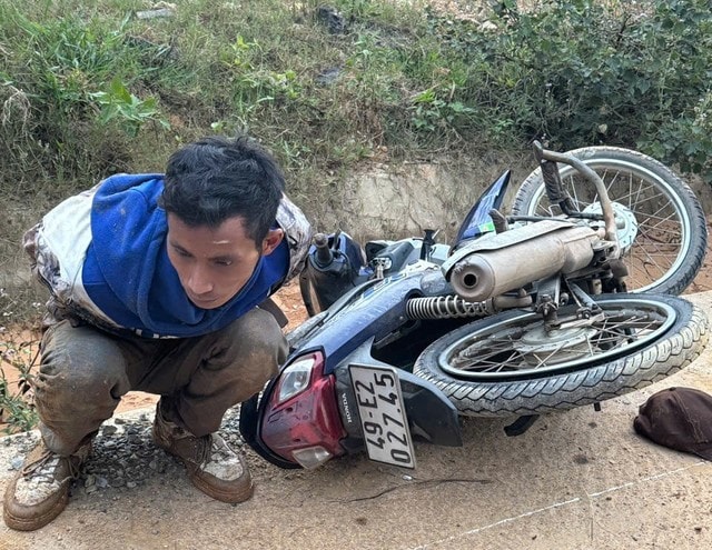 Nam thanh niên trộm xe mô tô, dùng bom xăng đến cướp ngân hàng