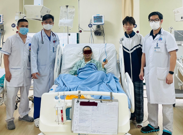 Cứu sống bệnh nhân bị suy gan cấp bằng phương pháp thay huyết tương