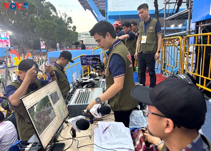 Bài 2: Thi đua gắn với biểu dương, khen thưởng mới tạo nên động lực