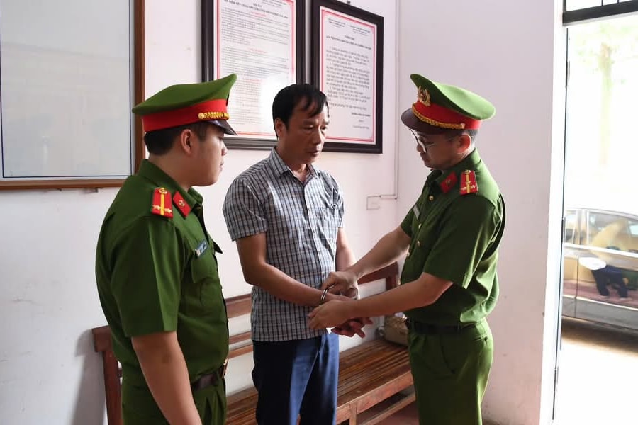 Vụ khai thác tài nguyên khoáng sản tại Thanh Sơn (Phú Thọ): Bắt khẩn cấp Chủ tịch UBND xã Thạch Khoán