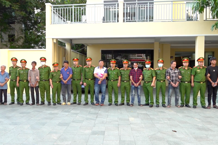 Khởi tố, bắt thêm 34 đối tượng trong đường dây buôn lậu xăng dầu