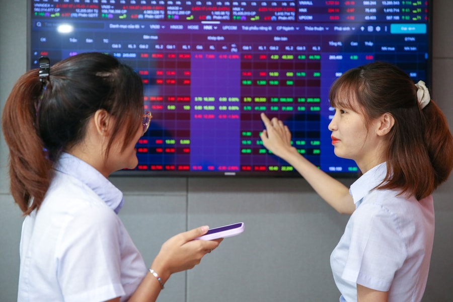 Chứng khoán KIS bị truy thu hơn 1,2 tỷ đồng thuế, lợi nhuận quý I/2025 lao dốc 34%