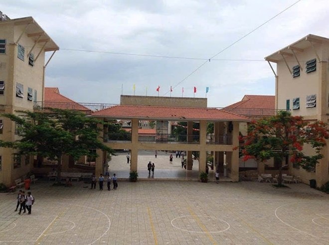 TP HCM: Một học sinh phải nhập viện sau cú ngã trong trường