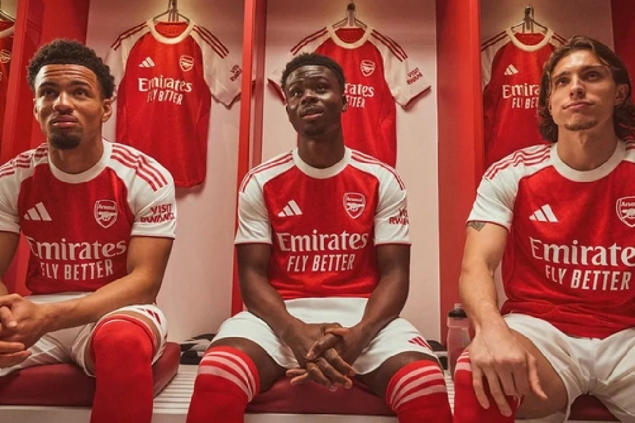 Arsenal trình làng áo đấu sân nhà mùa giải 2025/2026