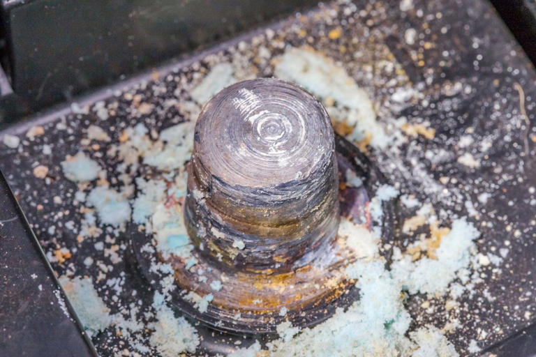 ‏Ắc quy xe bị ăn mòn: Nguyên nhân và cách xử lý hiệu quả‏