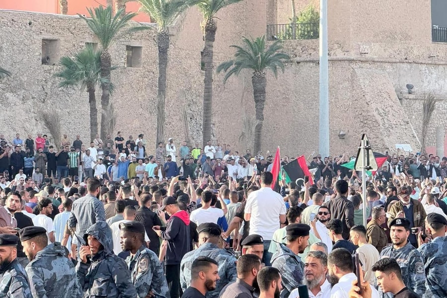 Nhiều bộ trưởng từ chức ủng hộ biểu tình phản đối Thủ tướng Libya