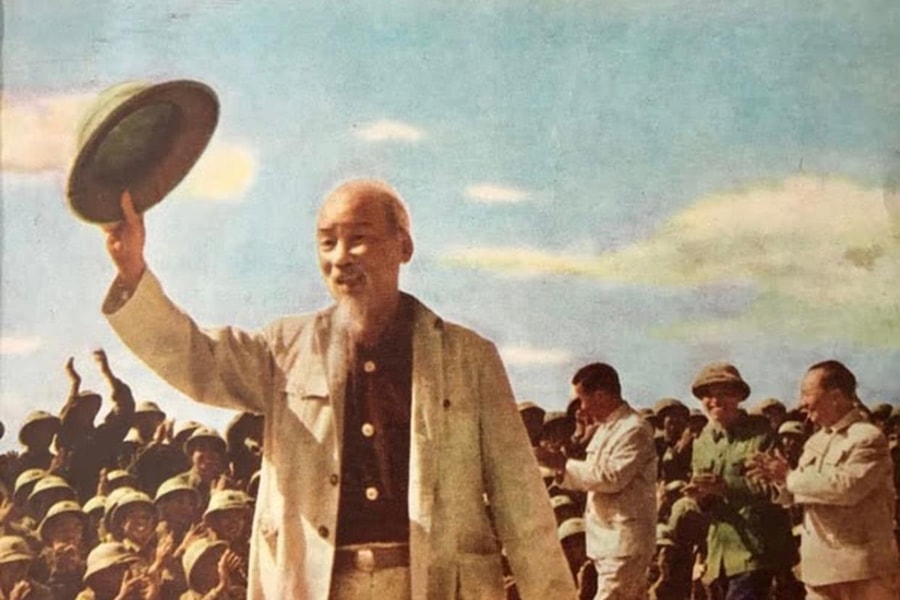 Bác vẫn cùng chúng cháu hành quân