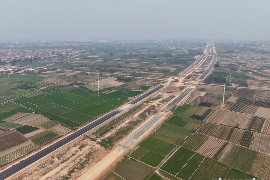 Dự kiến khởi công xây dựng 300km đường bộ cao tốc dịp 19/8