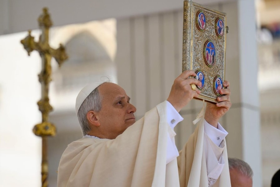 Giáo hoàng Leo XIV lên án việc bóc lột người nghèo tại thánh lễ nhậm chức