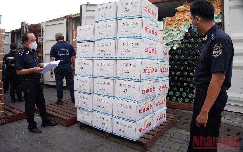 Lực lượng Hải quan mở đợt cao điểm tấn công hàng lậu, hàng giả