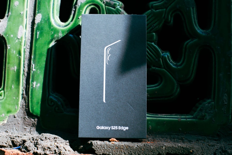 Trên tay Galaxy S25 Edge tại Việt Nam: Thiết kế siêu mỏng 5,8 mm, camera 200 MP