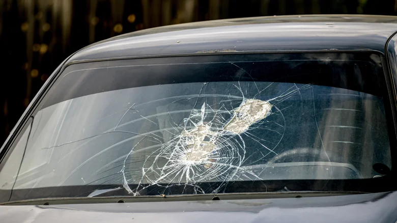 ‏Vết nứt kính nhỏ trên kính ô tô có thể khiến bạn trả giá lớn‏