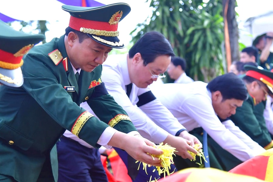 Nghệ An tổ chức Lễ truy điệu và an táng 76 hài cốt liệt sĩ hy sinh tại Lào
