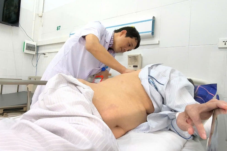 Thoát liệt nhờ phát hiện nhiễm nấm tại vết mổ vùng đốt sống tủy cổ ngực