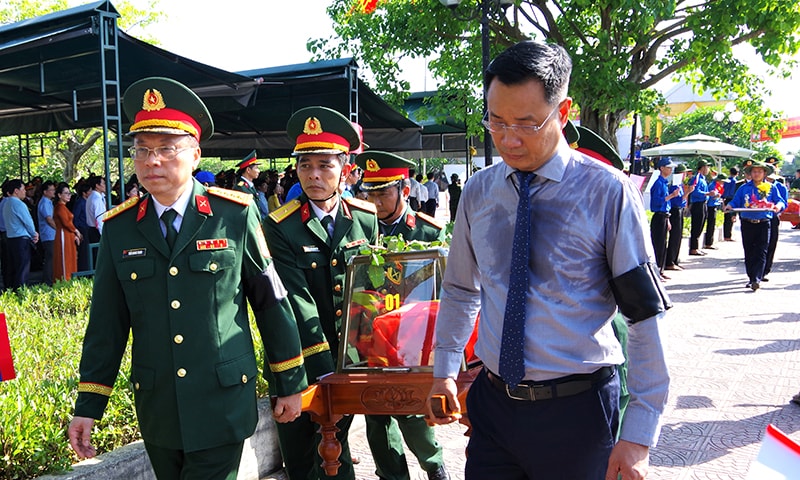 Quảng Bình: Trang nghiêm an táng 17 hài cốt liệt sỹ hy sinh trên đất bạn Lào