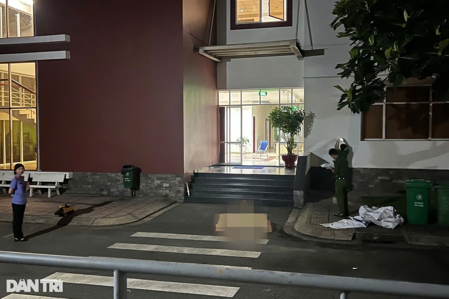 Nam sinh Đại học Quốc gia TP.HCM rơi từ sân thượng tử vong