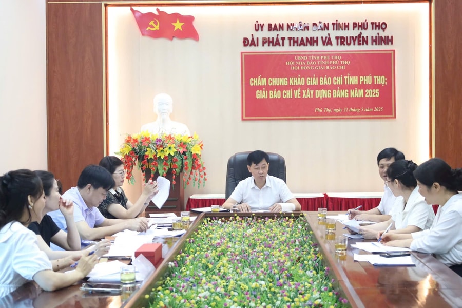 Hội đồng Giải báo chí tỉnh Phú Thọ lựa chọn những tác phẩm xuất sắc để trao giải vào tháng 6/2025