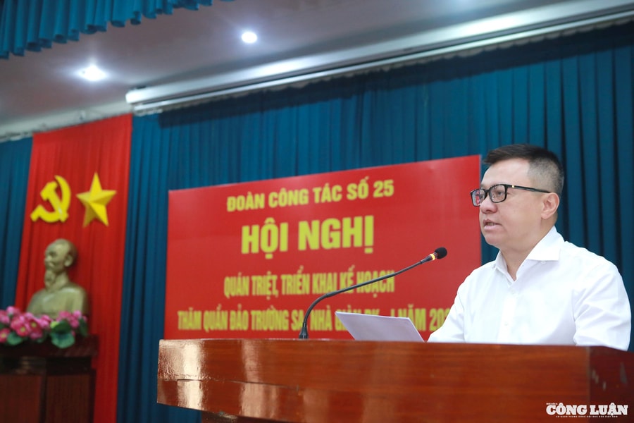 Đoàn công tác báo chí thăm Trường Sa nhân kỷ niệm 100 năm Báo chí cách mạng Việt Nam