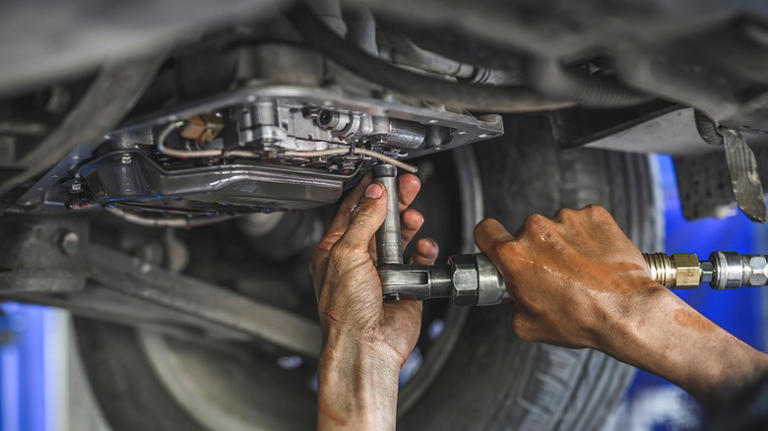 ‏Dầu hộp số chuyển sang màu đen là dấu hiệu gì?‏