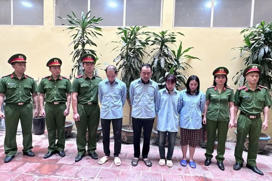 Bắt 4 cán bộ phường tại Hà Nội vì bảo kê bãi xe trái phép