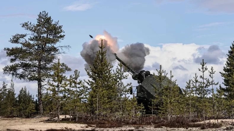 NATO phô diễn sức mạnh gần biên giới Nga