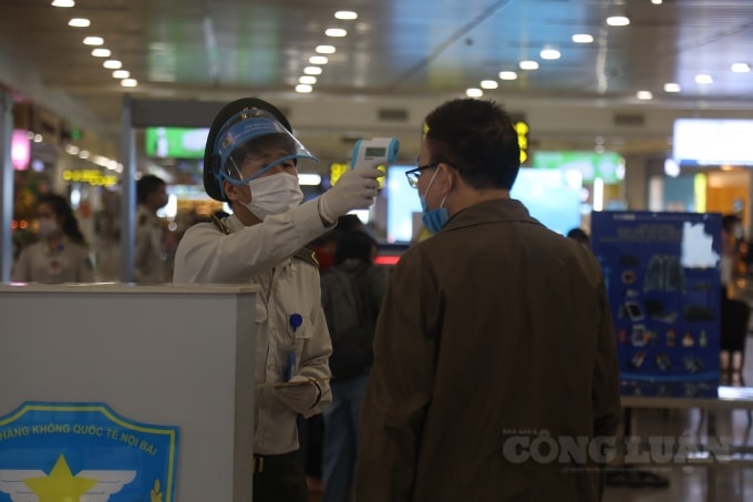 COVID-19 gia tăng, Hà Nội tăng cường kiểm dịch y tế tại sân bay quốc tế Nội Bài