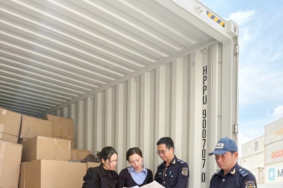 Hải quan phát hiện lô hàng hơn 2.500 sản phẩm giả thương hiệu nổi tiếng