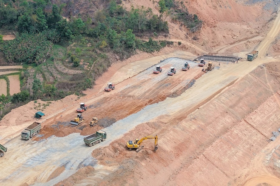 Bảo đảm tiến độ thi công đường bộ cao tốc trong mùa mưa lũ