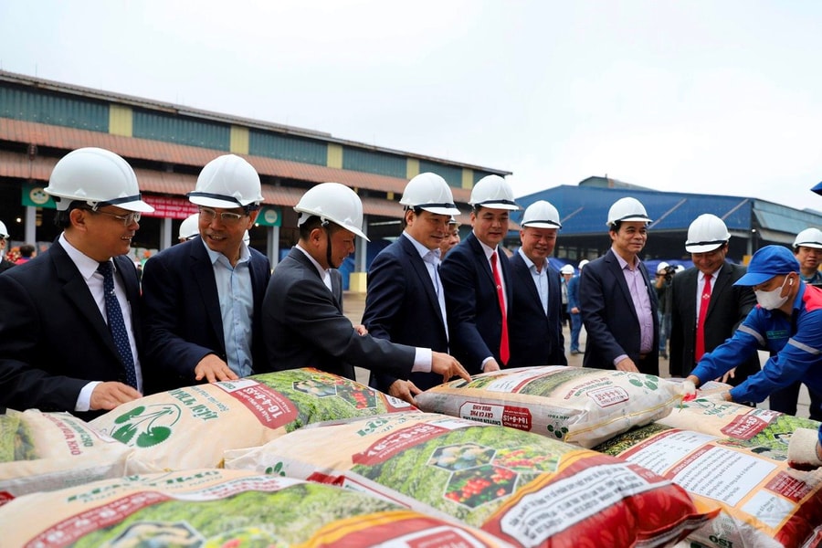 Supe Lâm Thao là đơn vị đầu tiên trên cả nước được cấp chứng nhận sử dụng dấu định lượng