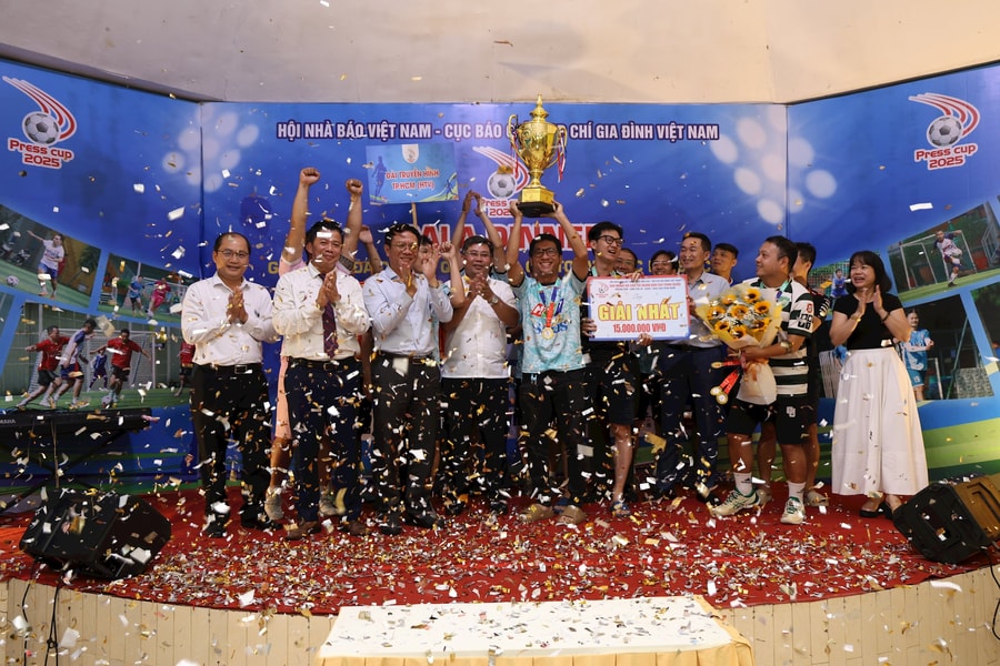 Đội bóng Đài Truyền hình TP HCM vô địch Press Cup 2025 khu vực phía Nam